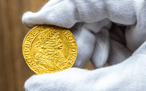 numizmatika-MCH_Across2